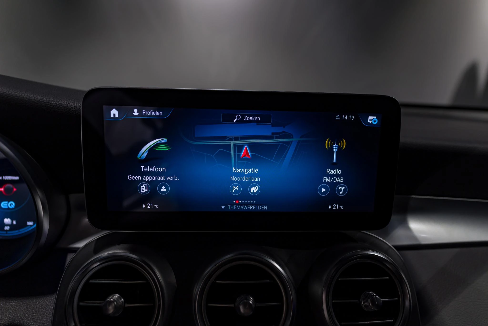 Mercedes-Benz-GLC-image-25