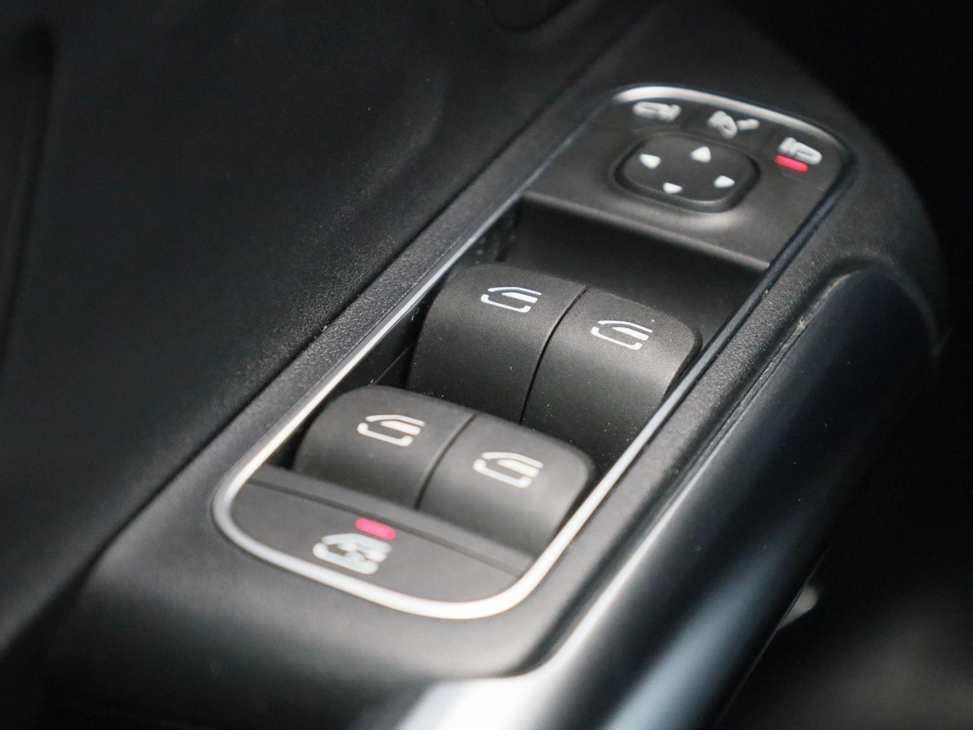 Mercedes-Benz-GLA-image-30