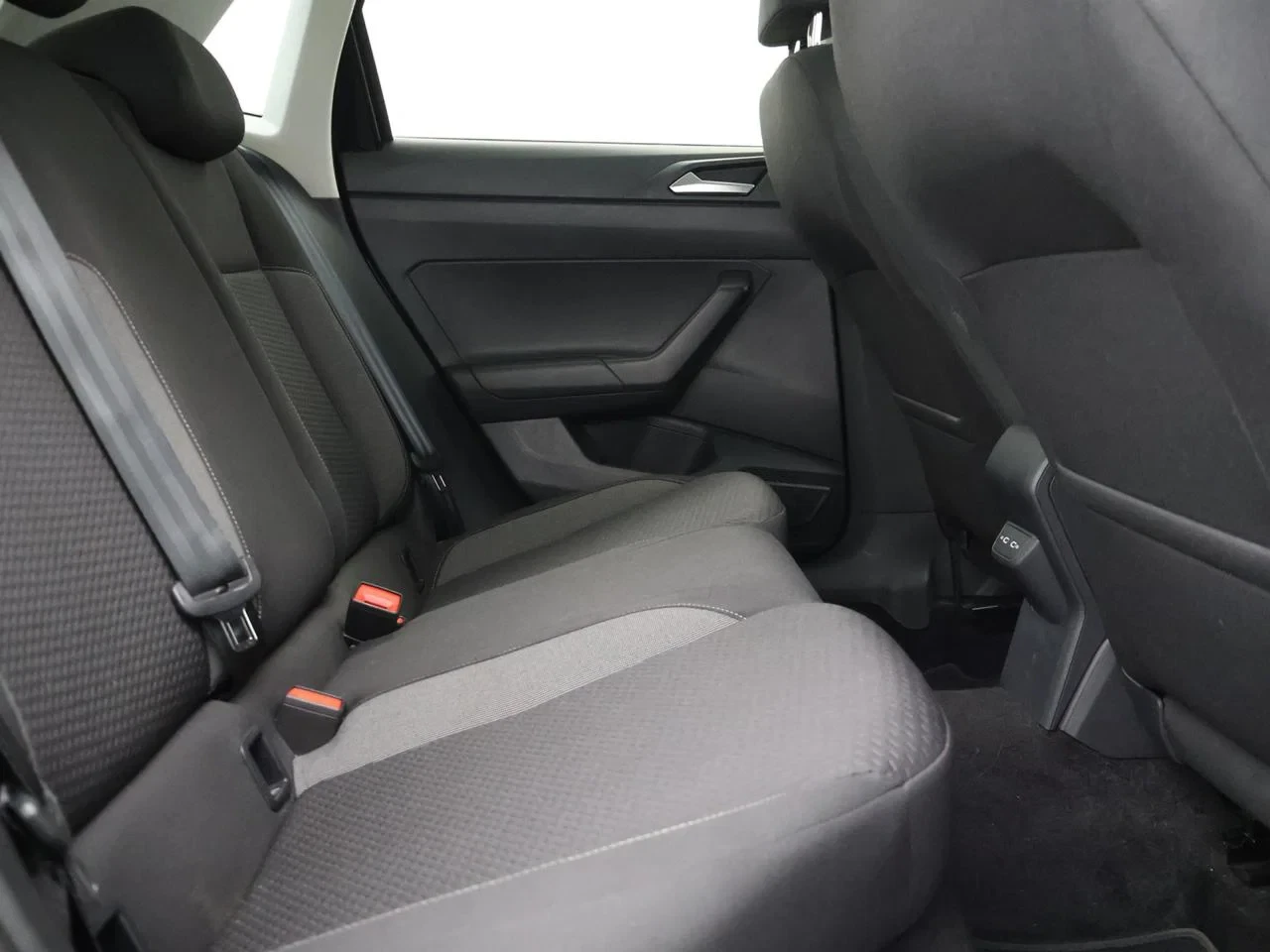 Volkswagen-Polo-image-4