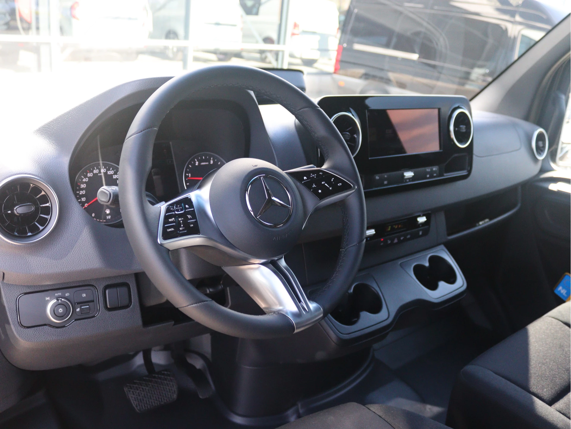Mercedes-Benz-Sprinter-image-3