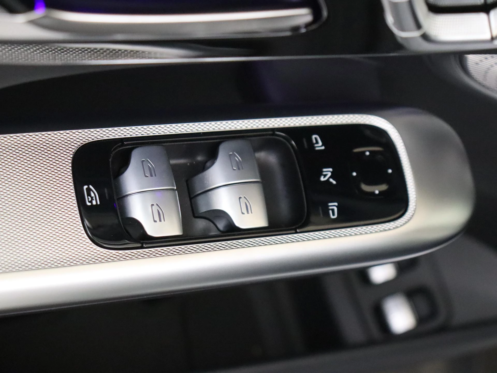 Mercedes-Benz-GLC-image-24