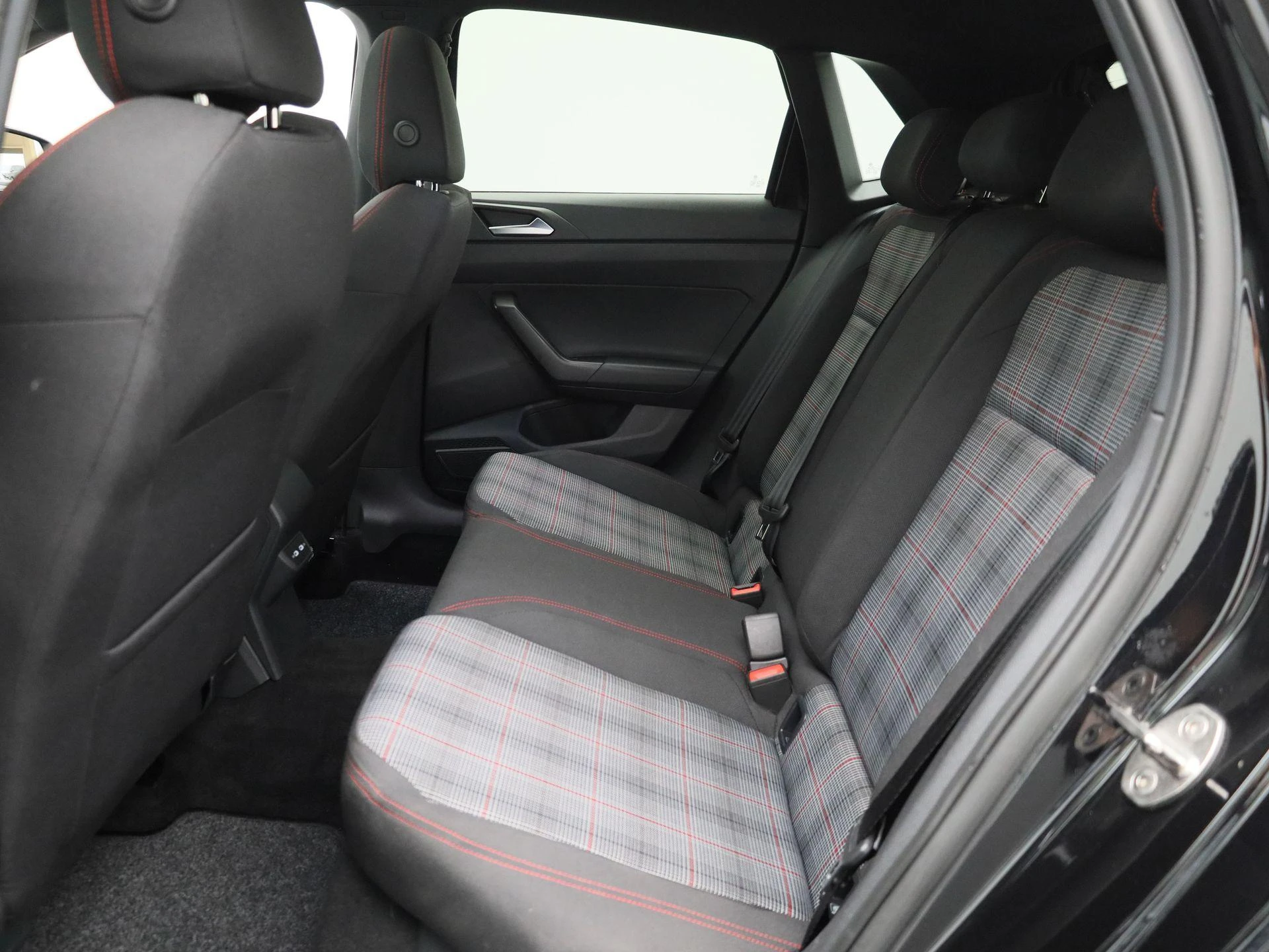 Volkswagen-Polo-image-10