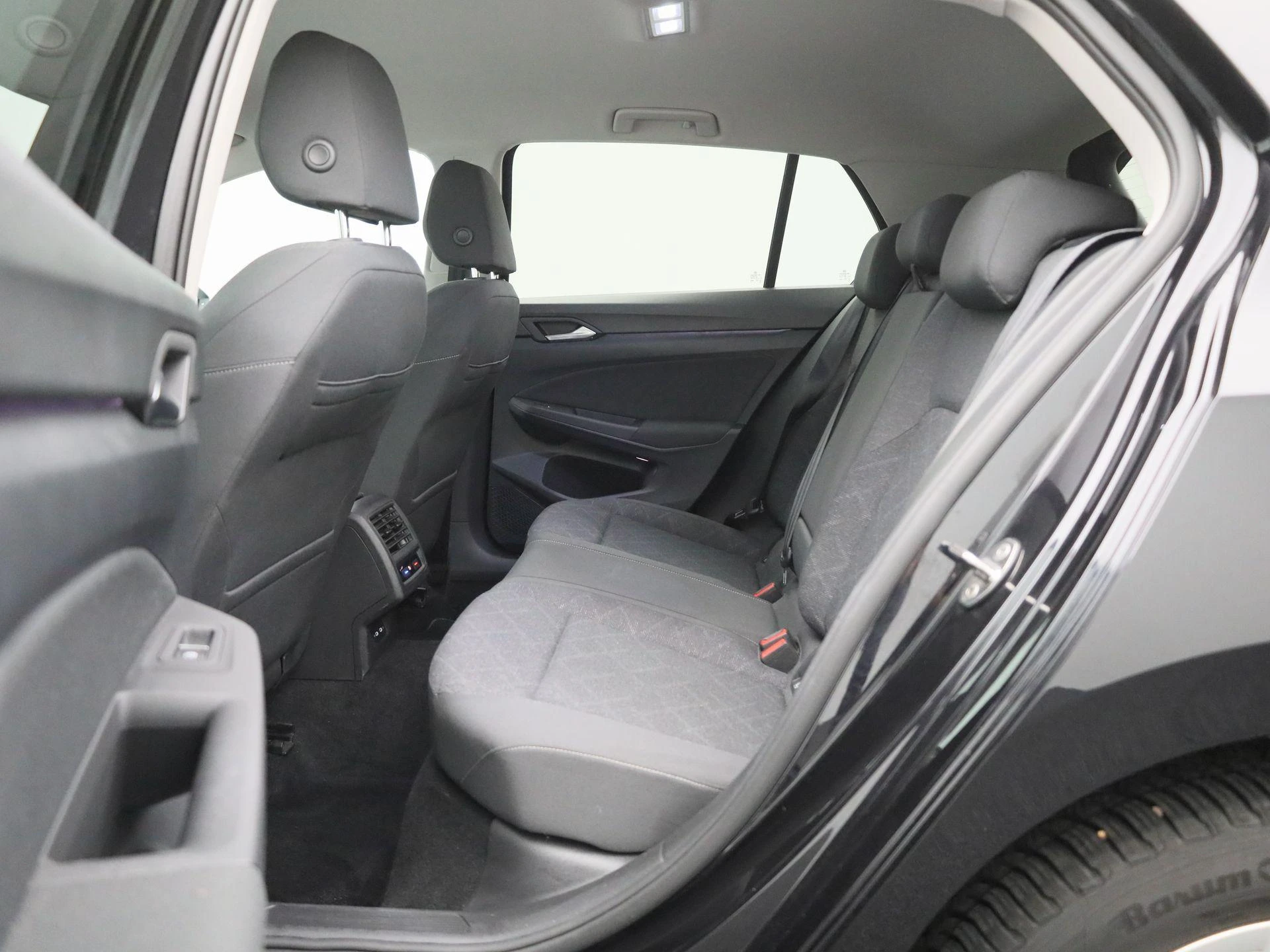 Volkswagen-Golf-image-11
