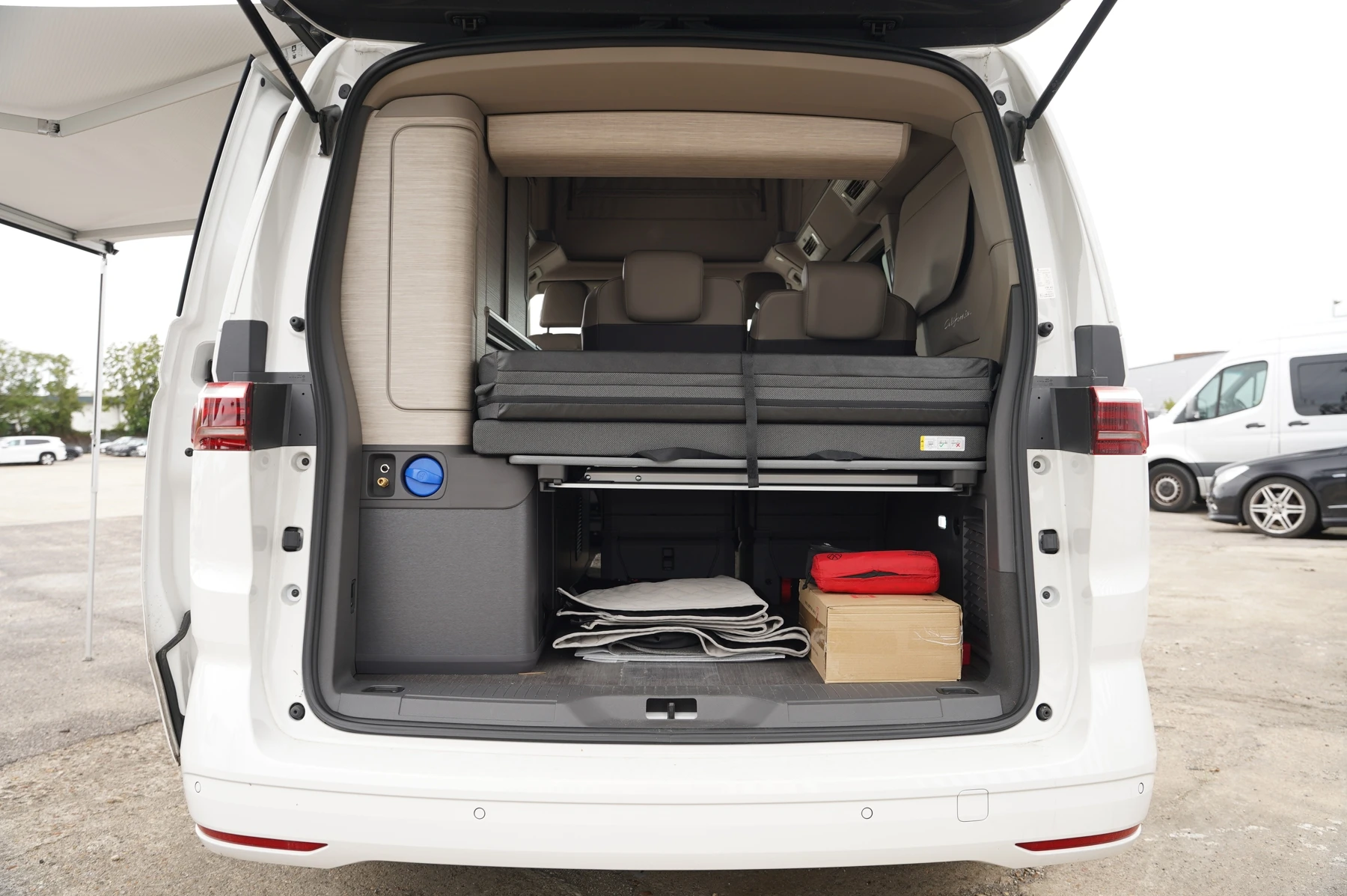 Volkswagen-California-image-12