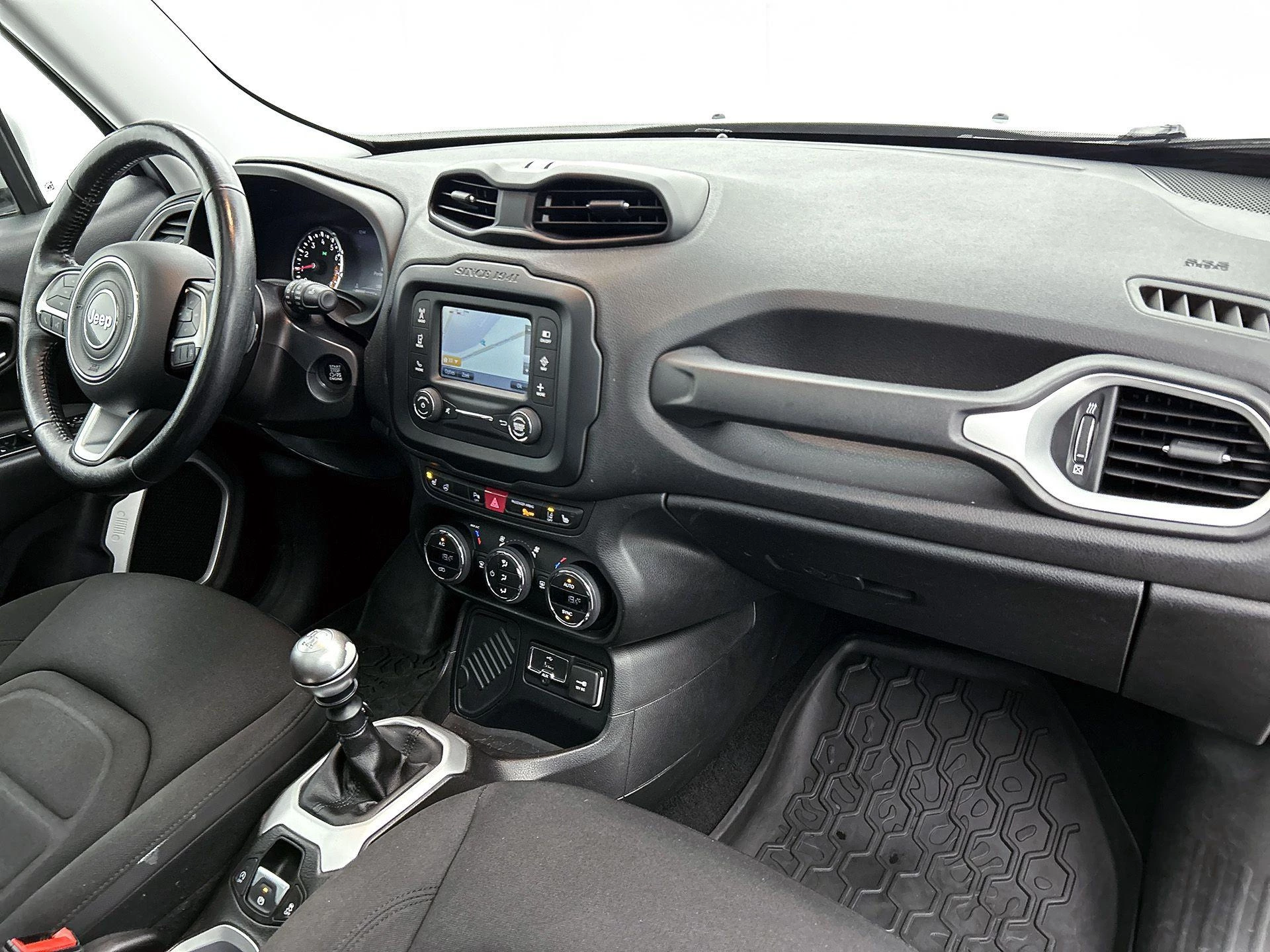 Jeep-Renegade-image-19