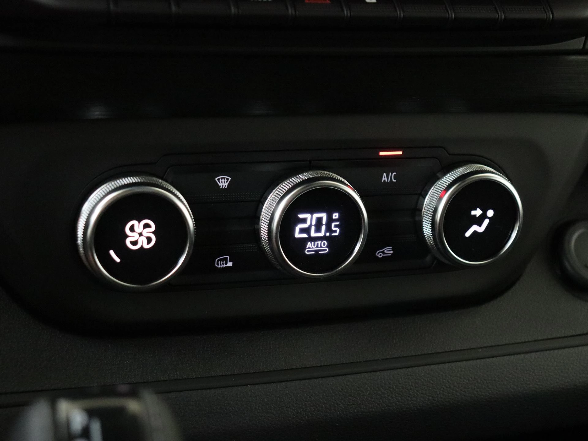 Renault-Trafic-image-16