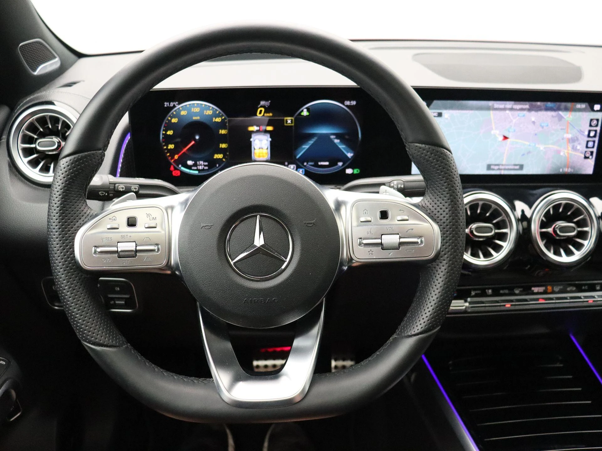 Mercedes-Benz EQB 350 4MATIC AMG Line + LEDER + PANO + BURMESTER + HEAD UP + CARPLAY +