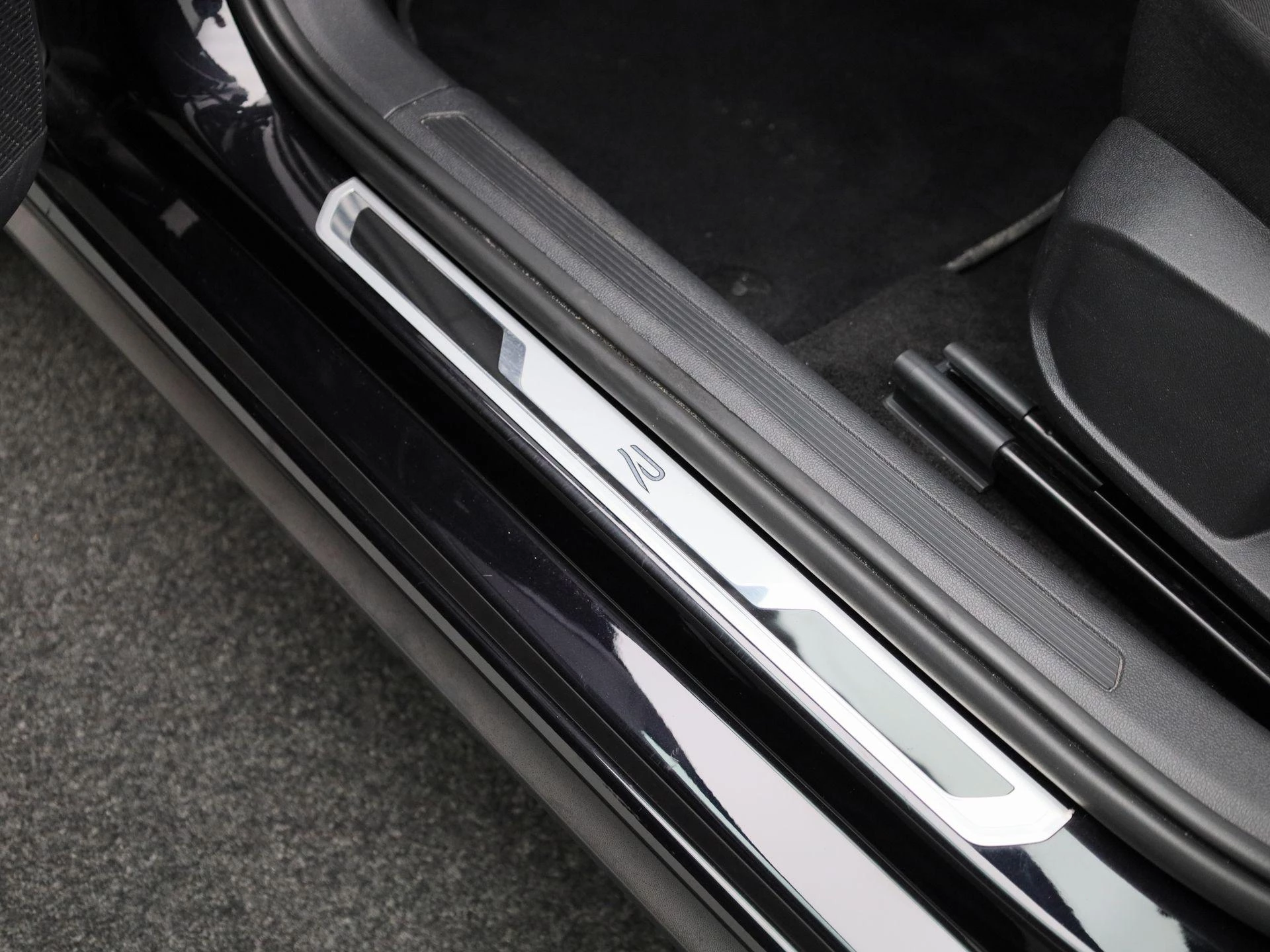 Volkswagen-Polo-image-32