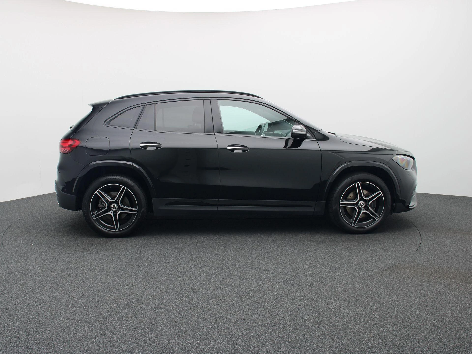 Mercedes-Benz-GLA-image-5