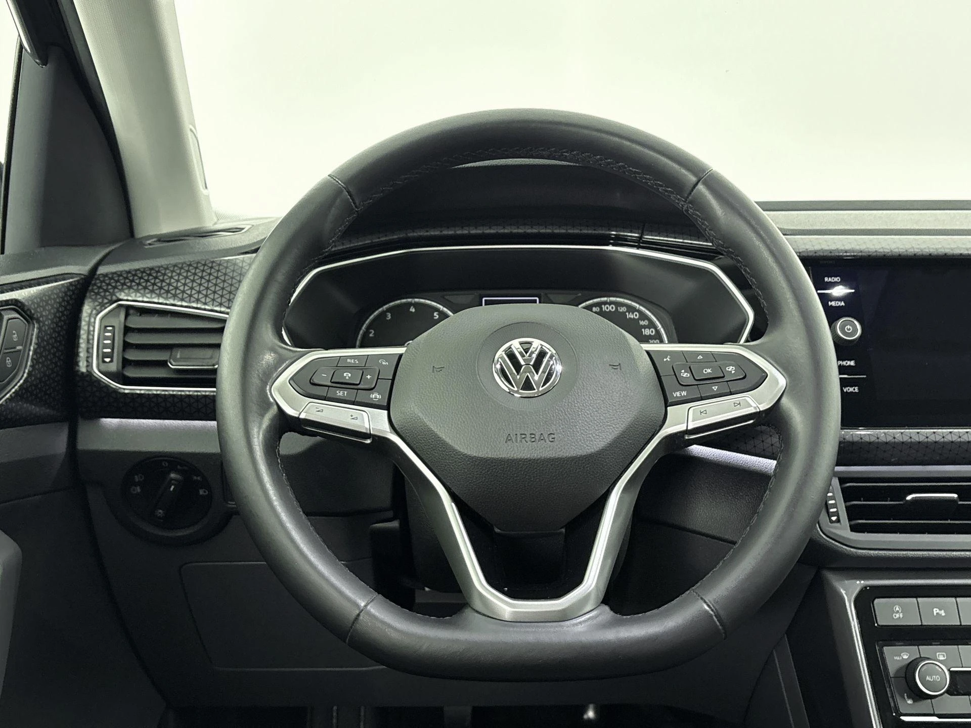Volkswagen-T-Cross-image-17