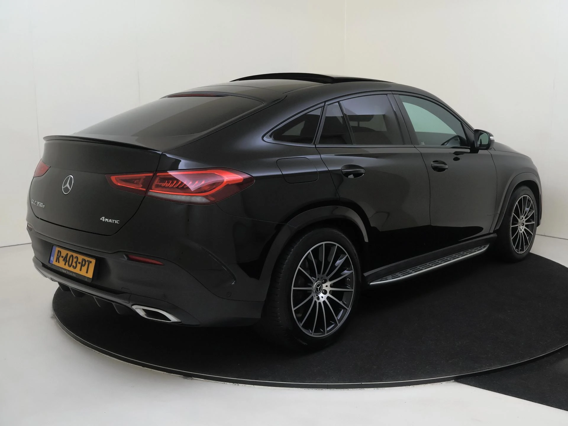 Mercedes-Benz-GLE-image-1