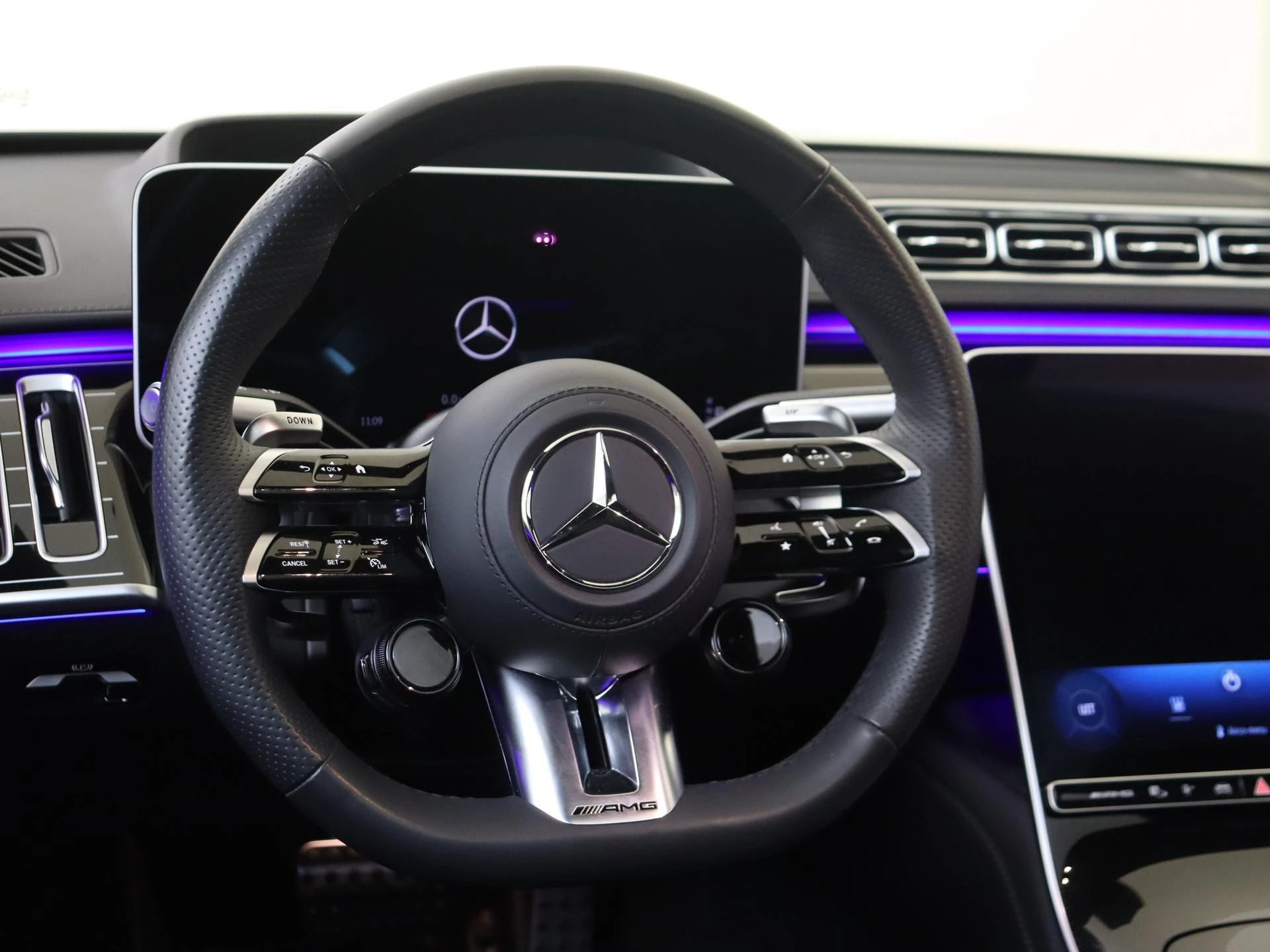 Mercedes-Benz-S-Klasse-image-18