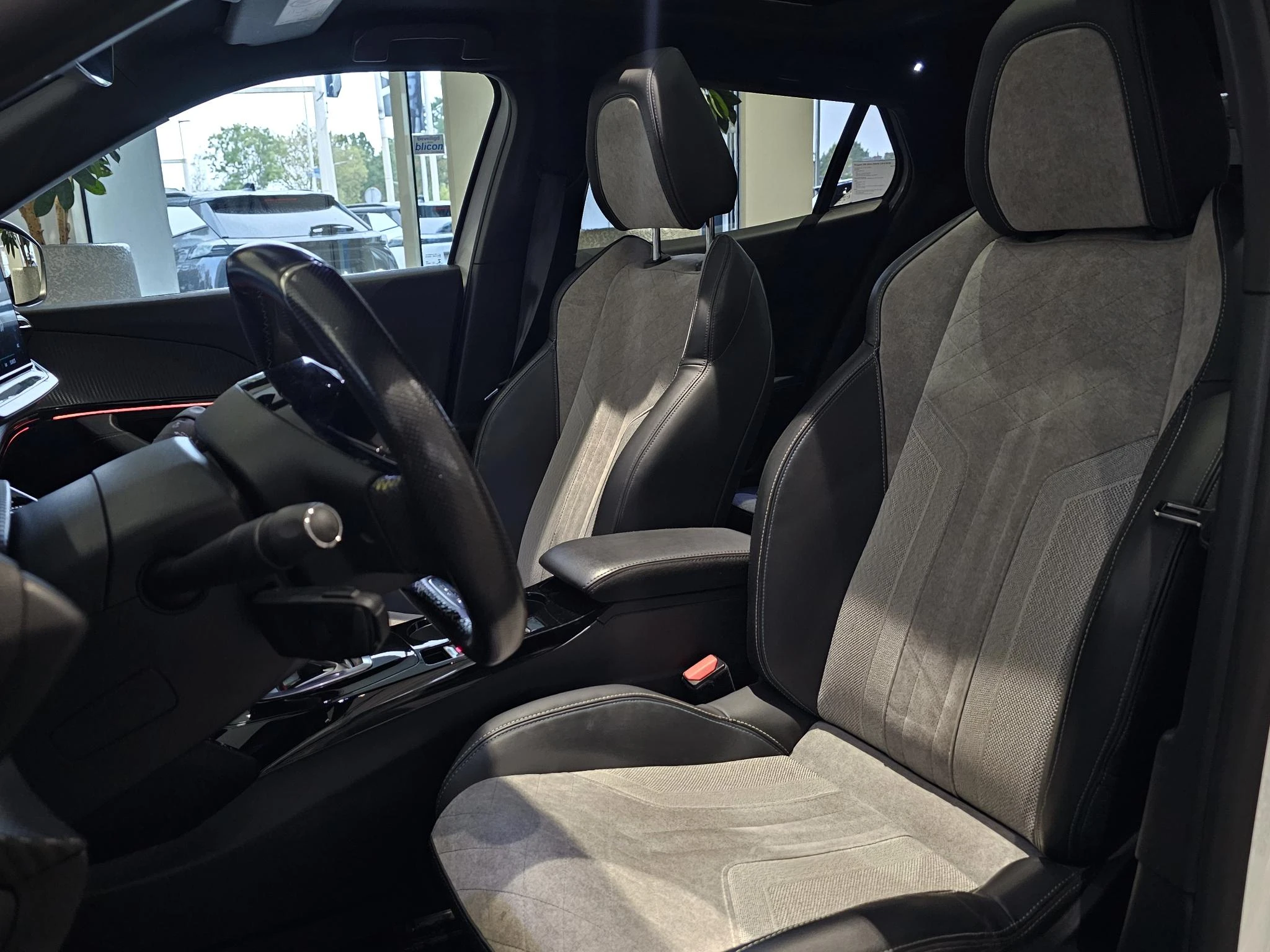 Peugeot-e-2008-image-10