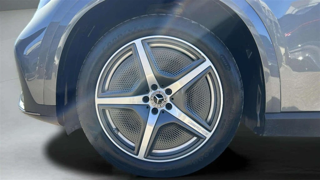 Mercedes-Benz-EQE-image-8