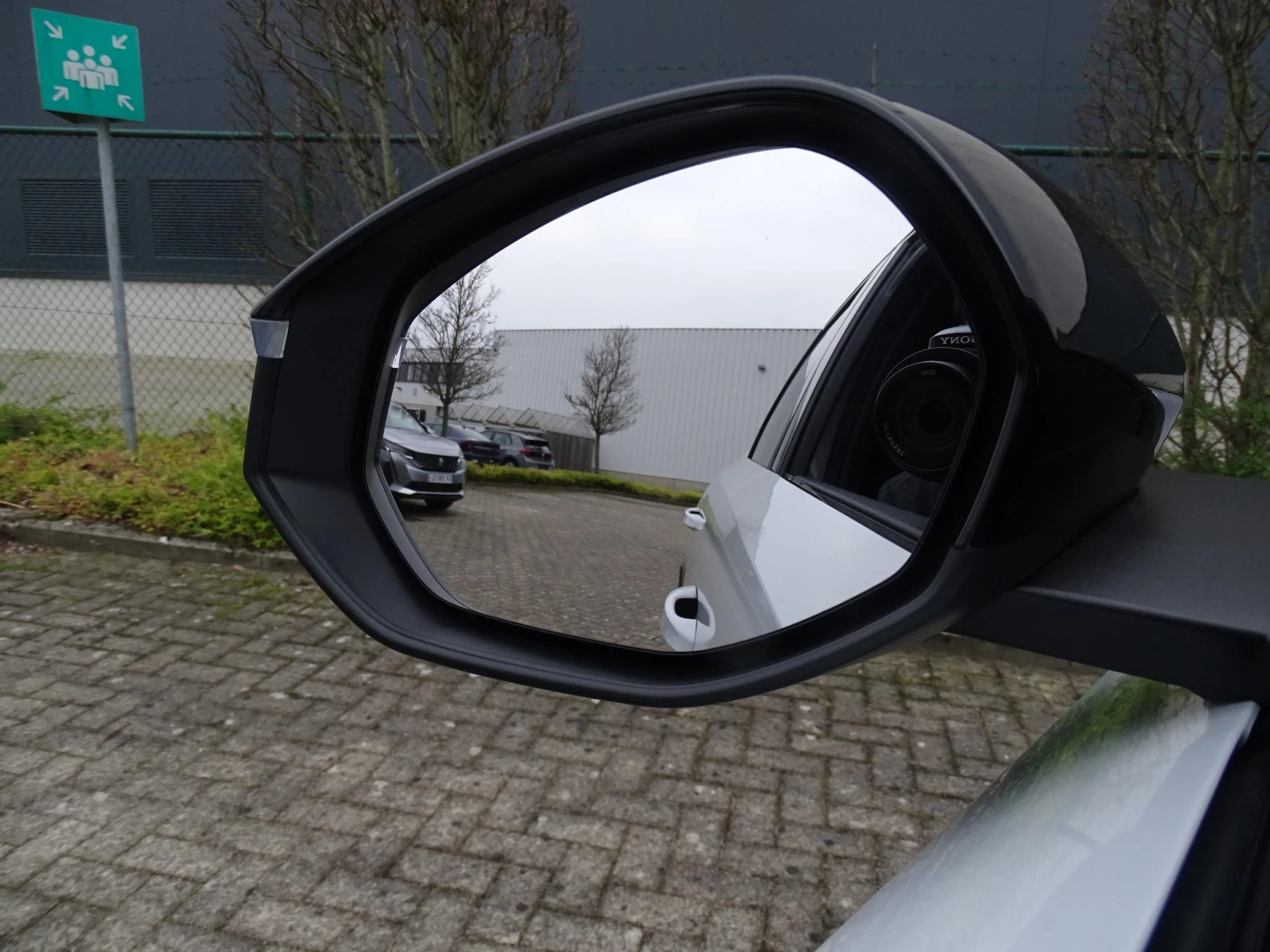 Peugeot-e-3008-image-22