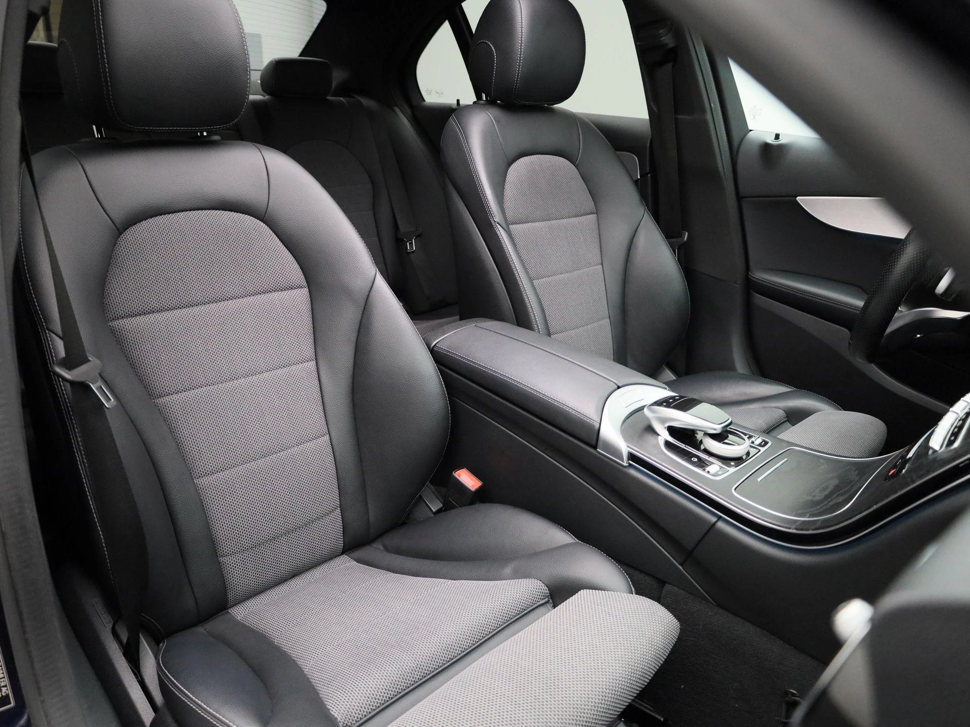 Mercedes-Benz-C-Klasse-image-50