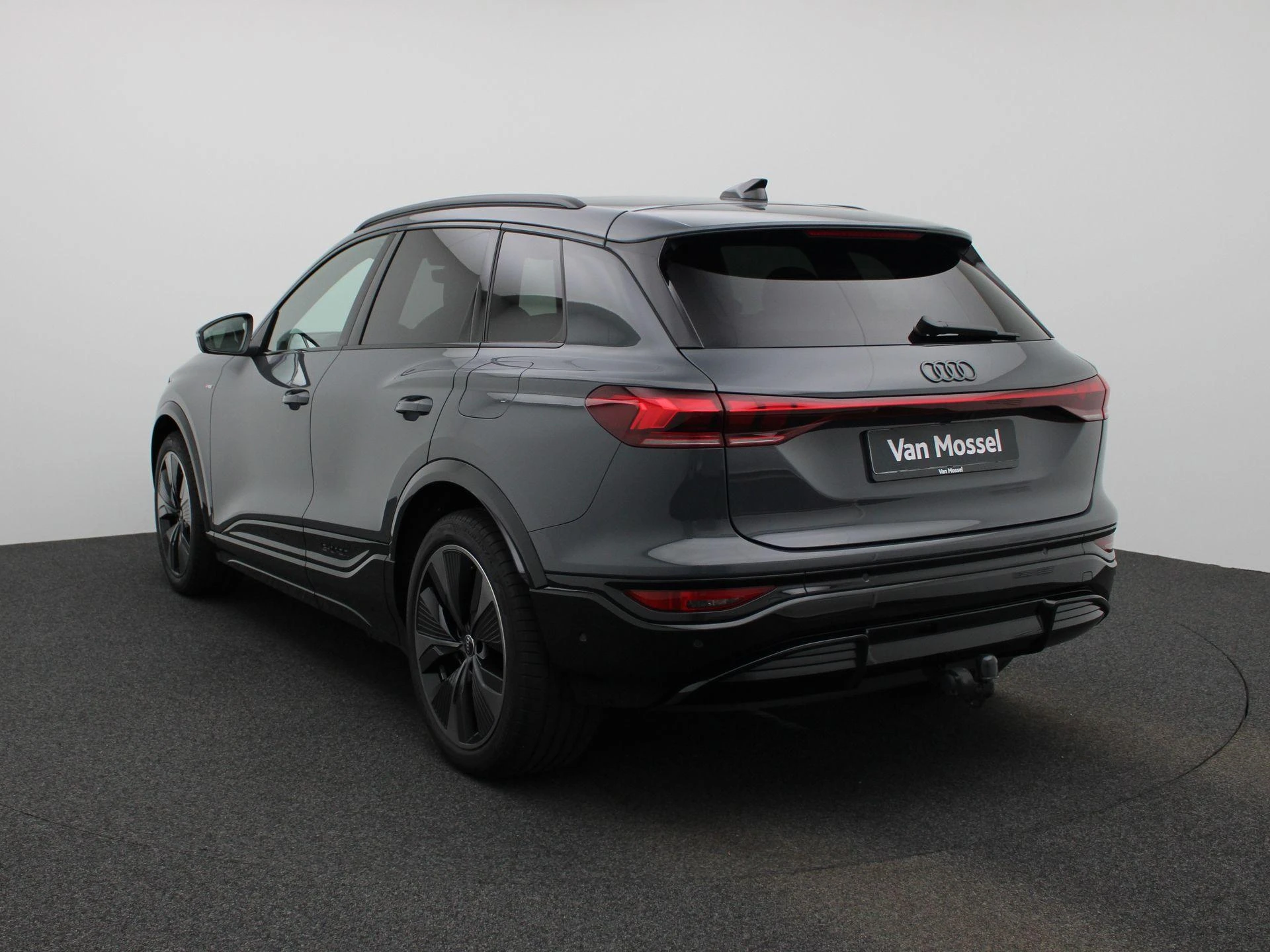 Audi-Q6 e-tron-image-2