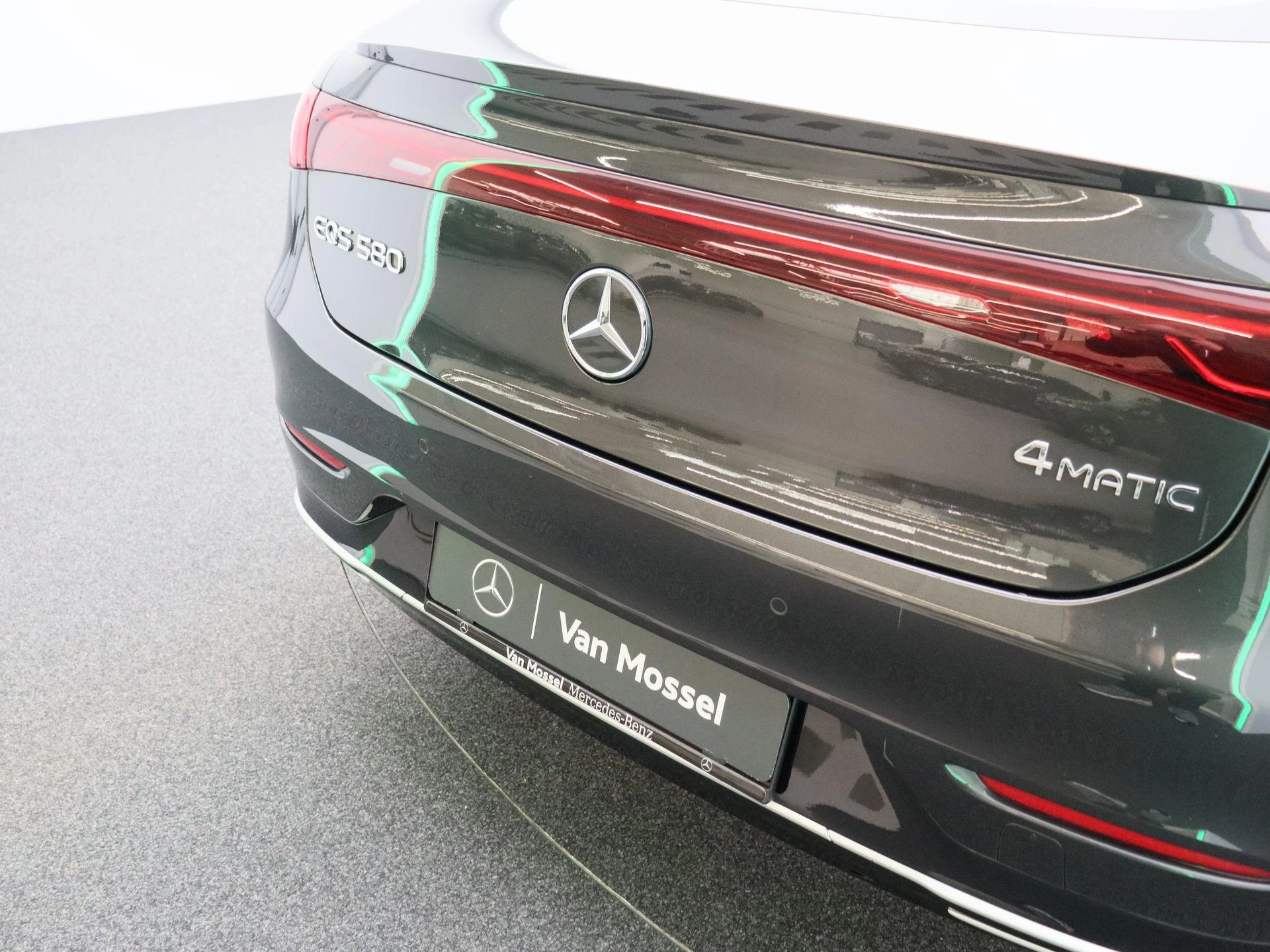Mercedes-Benz-EQS-image-13