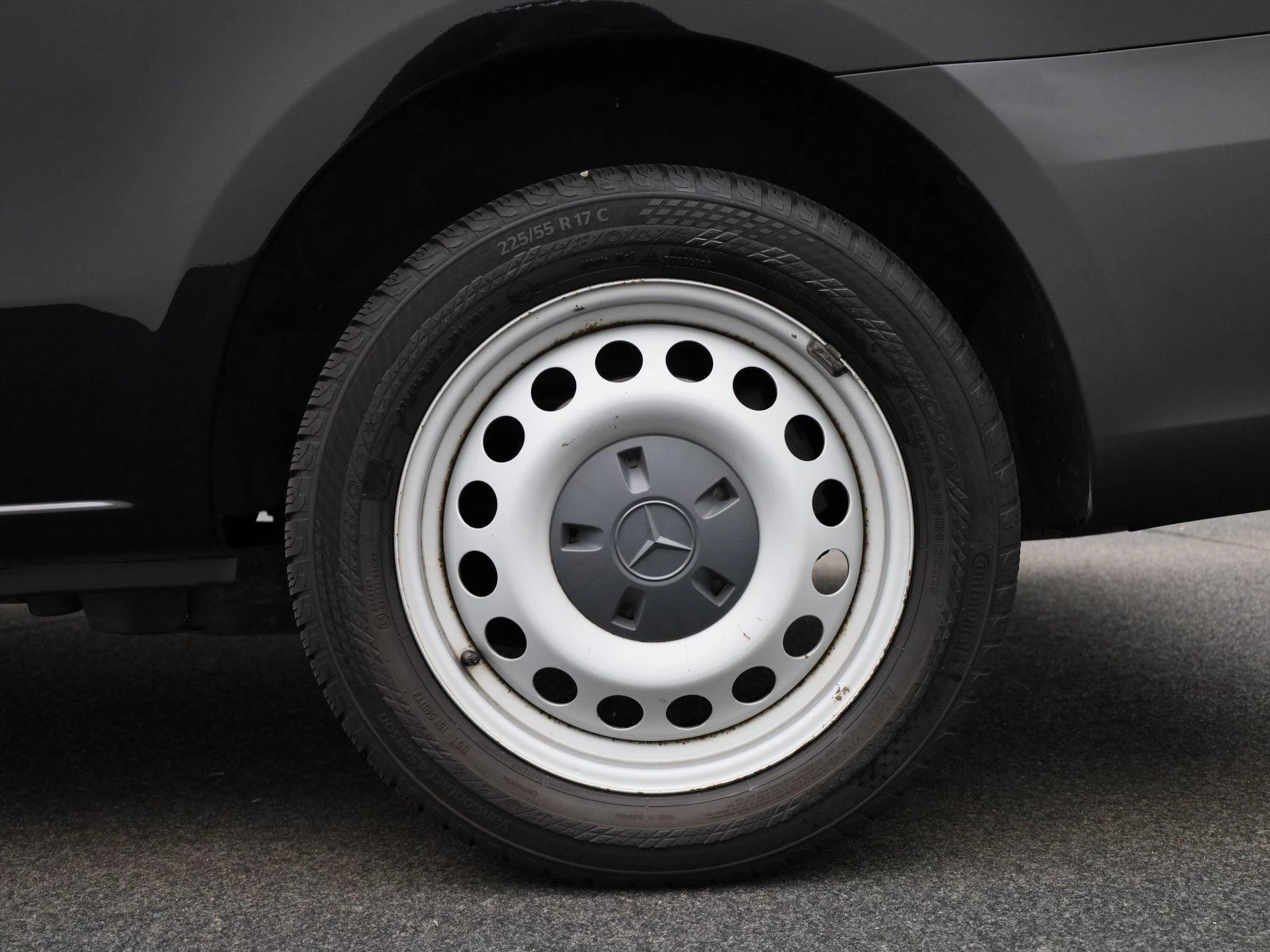 Mercedes-Benz-Vito-image-15