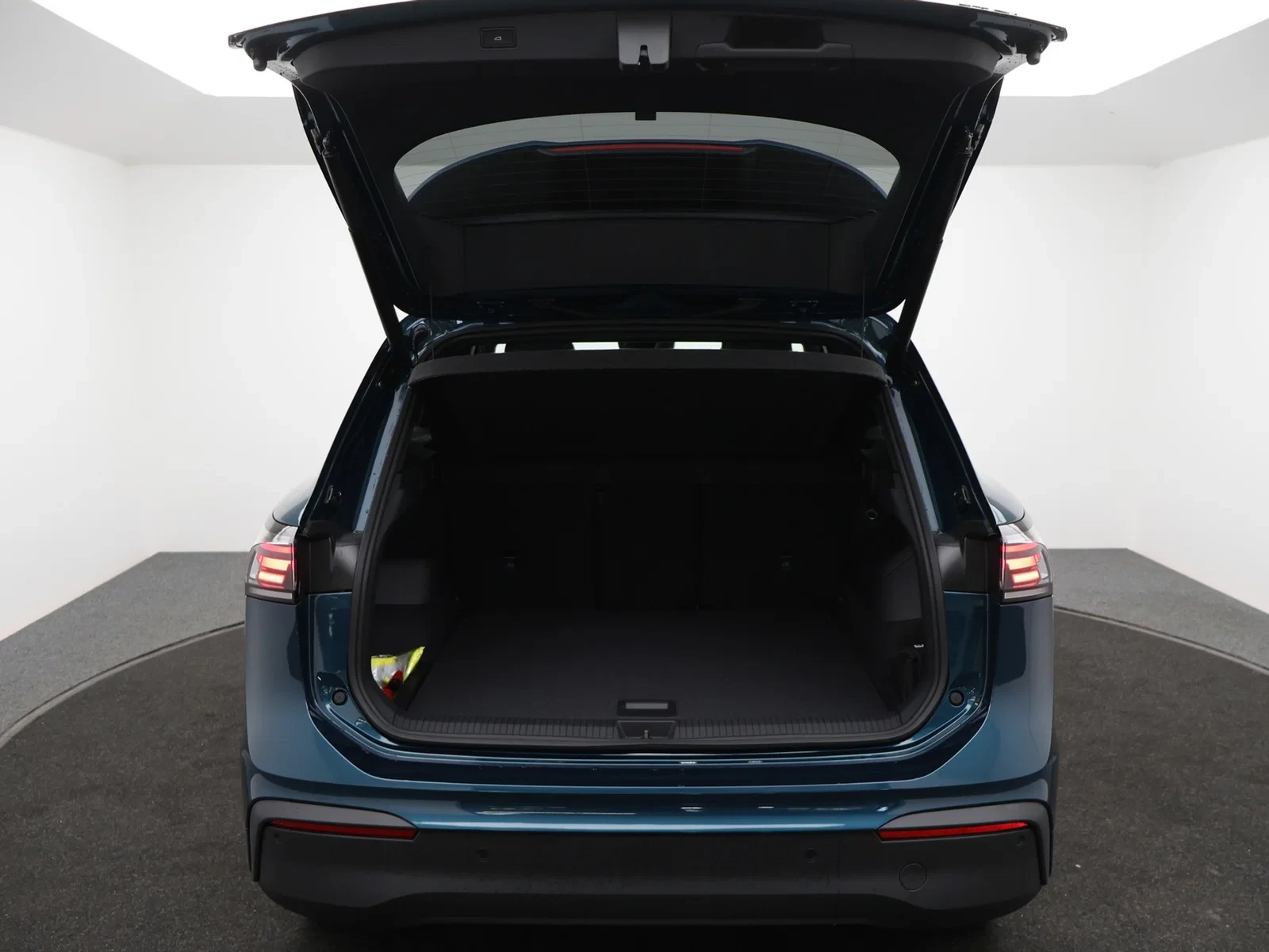 Volkswagen-Tiguan-image-10
