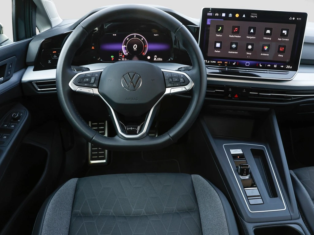 Volkswagen-Golf-image-12