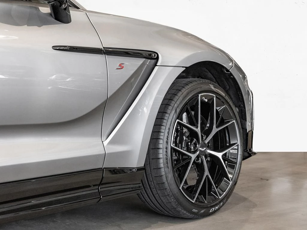 Aston Martin-DBX-image-9