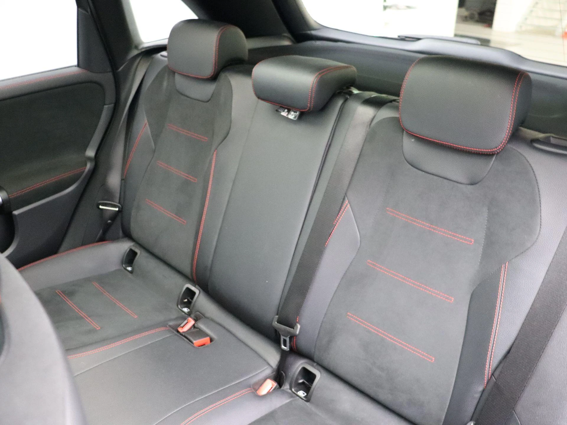 Mercedes-Benz-B-Klasse-image-22