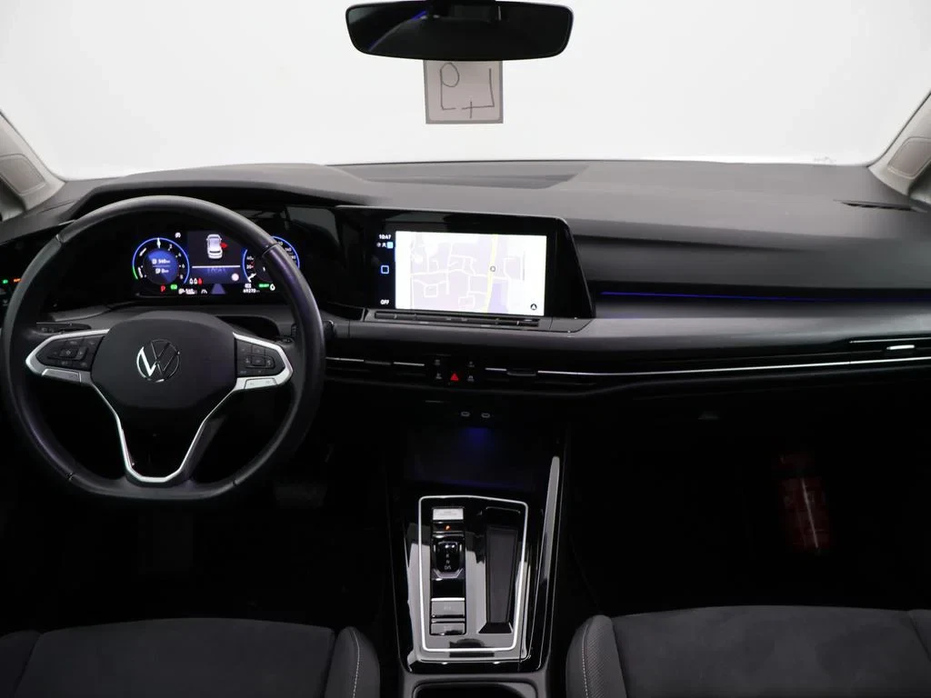Volkswagen-Golf-image-13