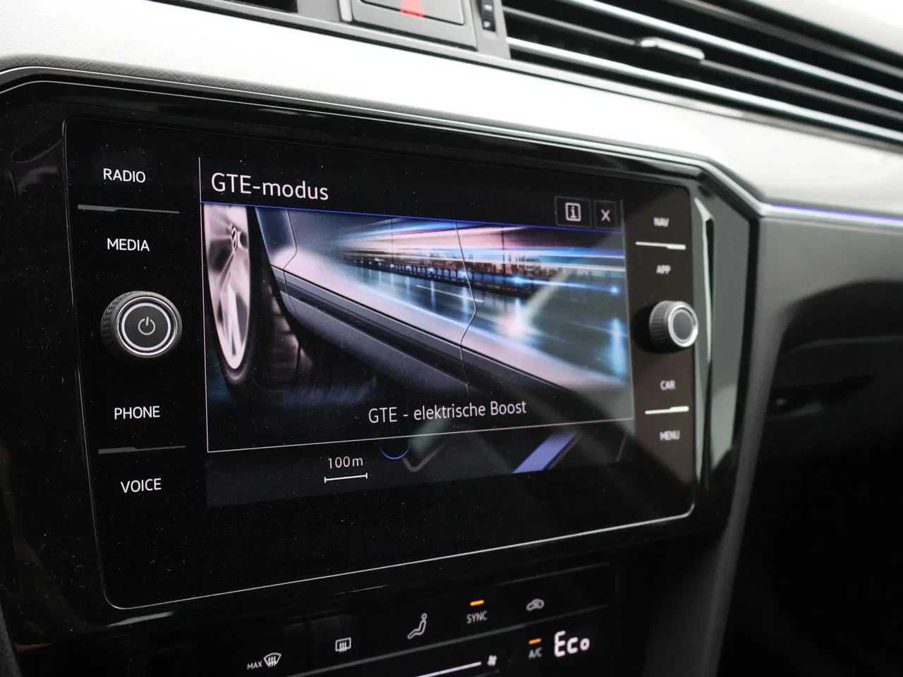 Volkswagen-Passat-image-17