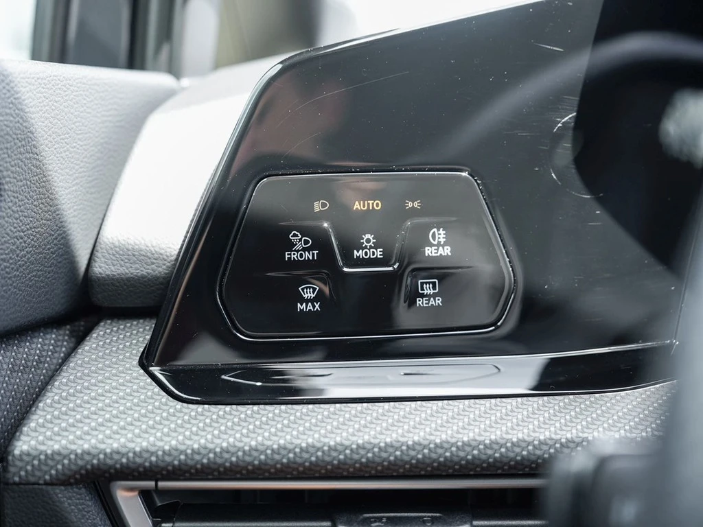 Volkswagen-Golf-image-17
