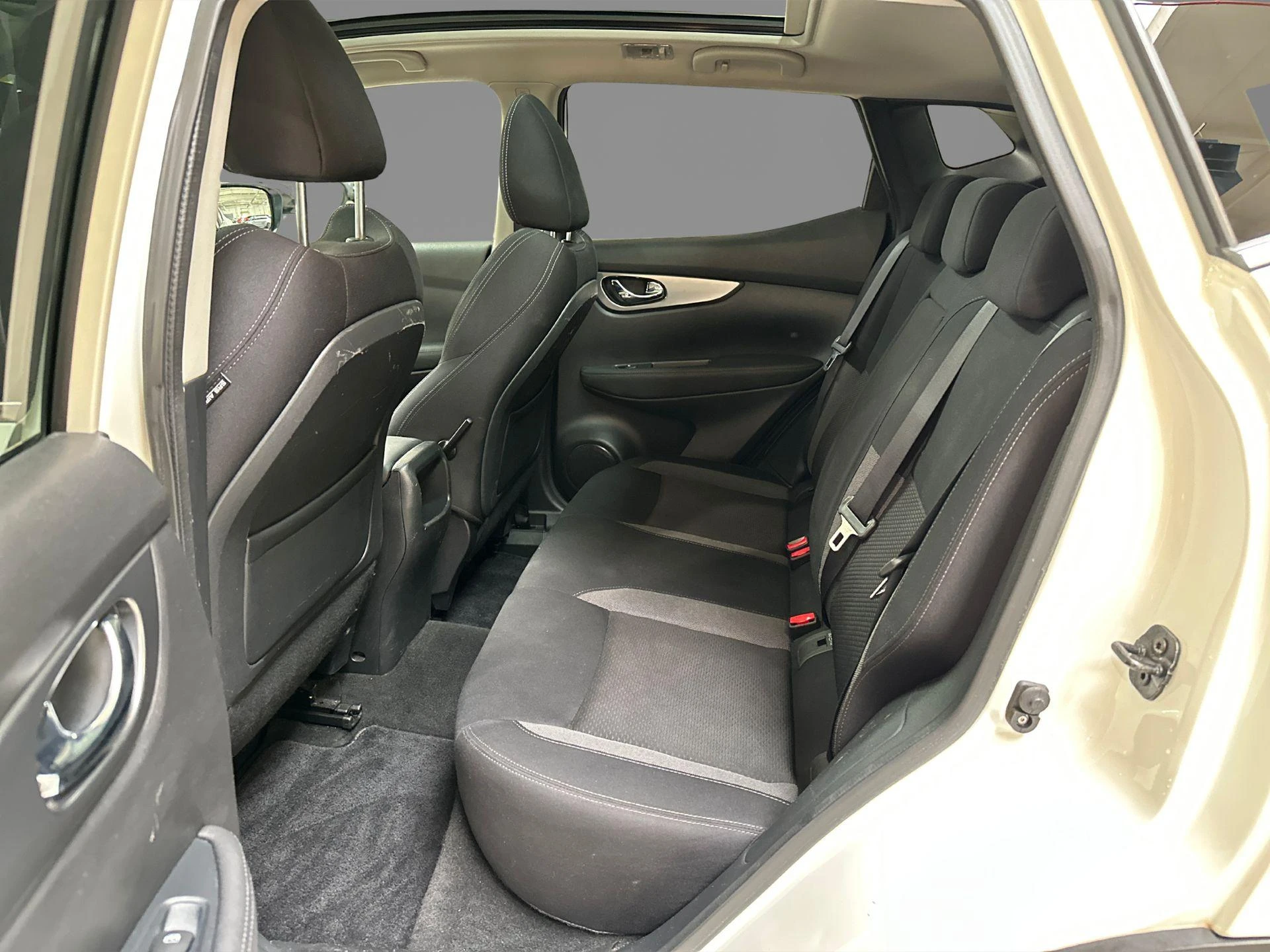 Nissan-QASHQAI-image-7