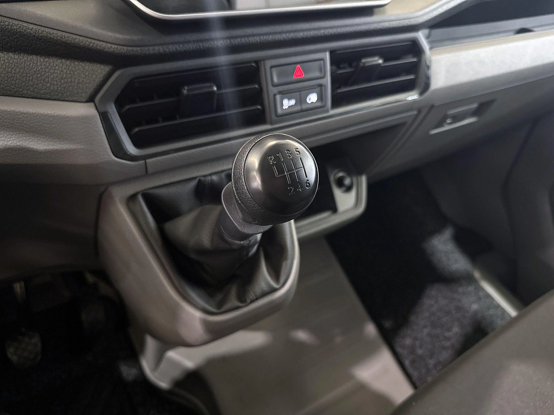 Volkswagen-Crafter-image-7