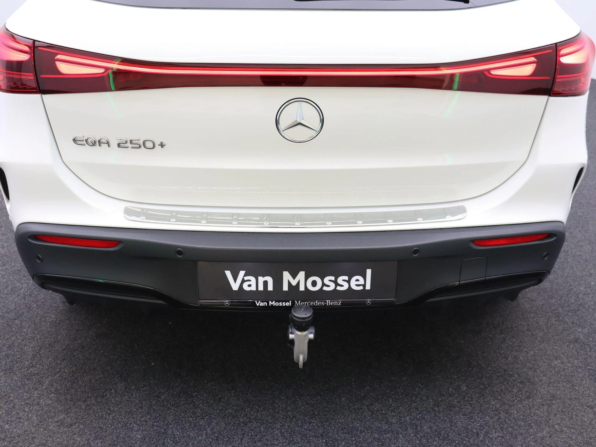 Mercedes-Benz EQA 250+ Star Edition + PANO + TREKHAAK + BURMESTER + HEAD UP +