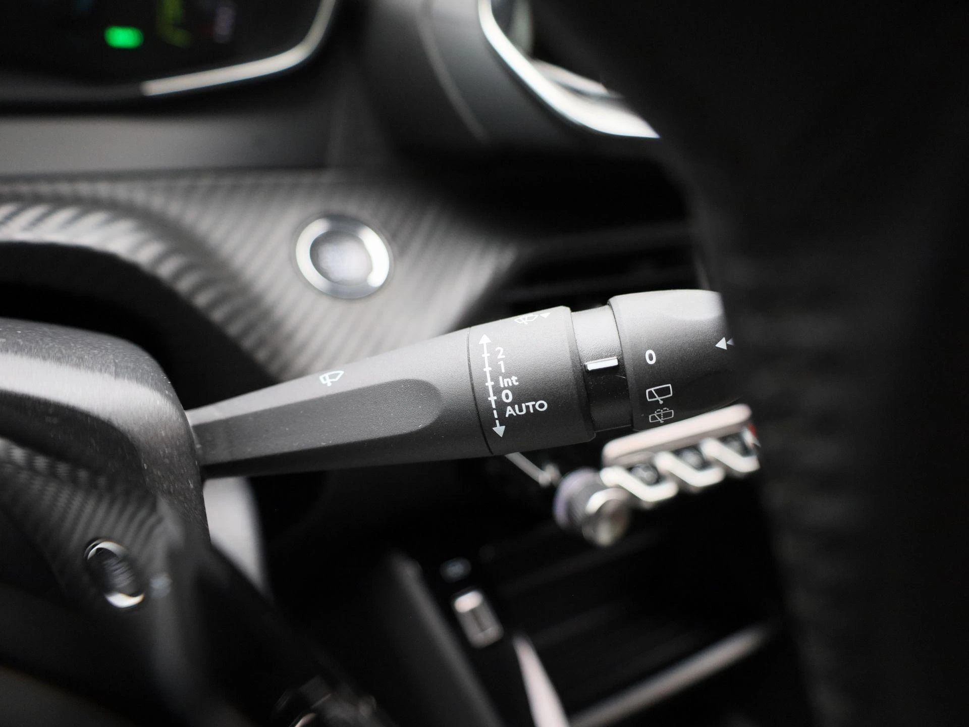Peugeot-e-208-image-19