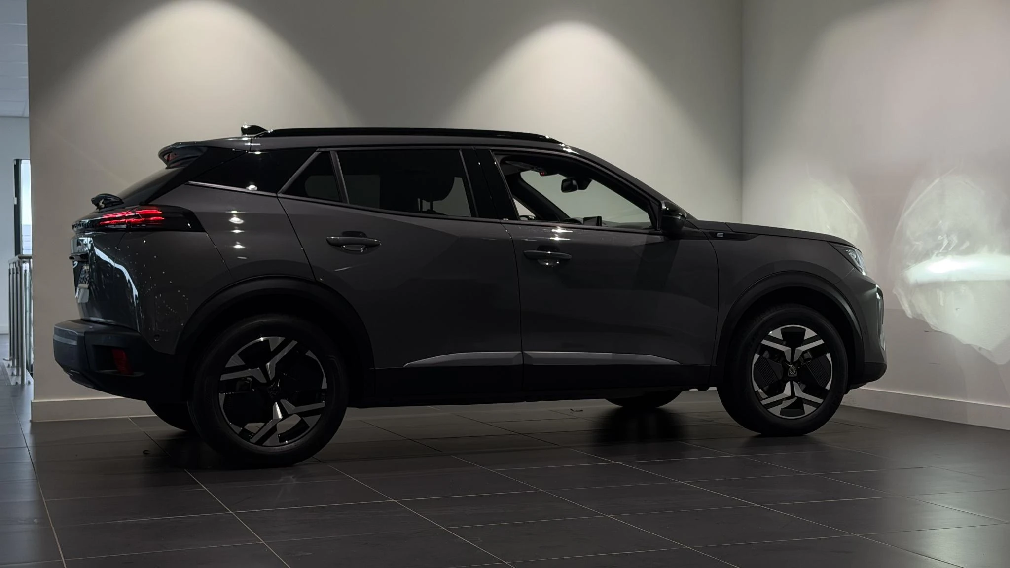 Peugeot-e-2008-image-19