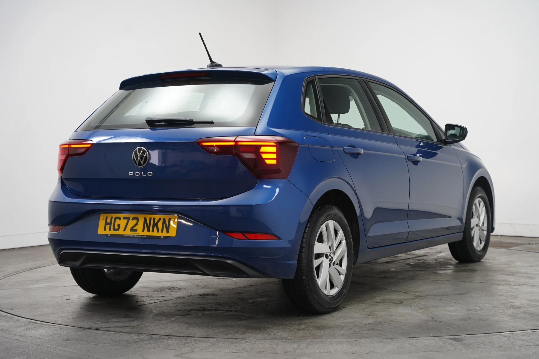Volkswagen-Polo-image-13