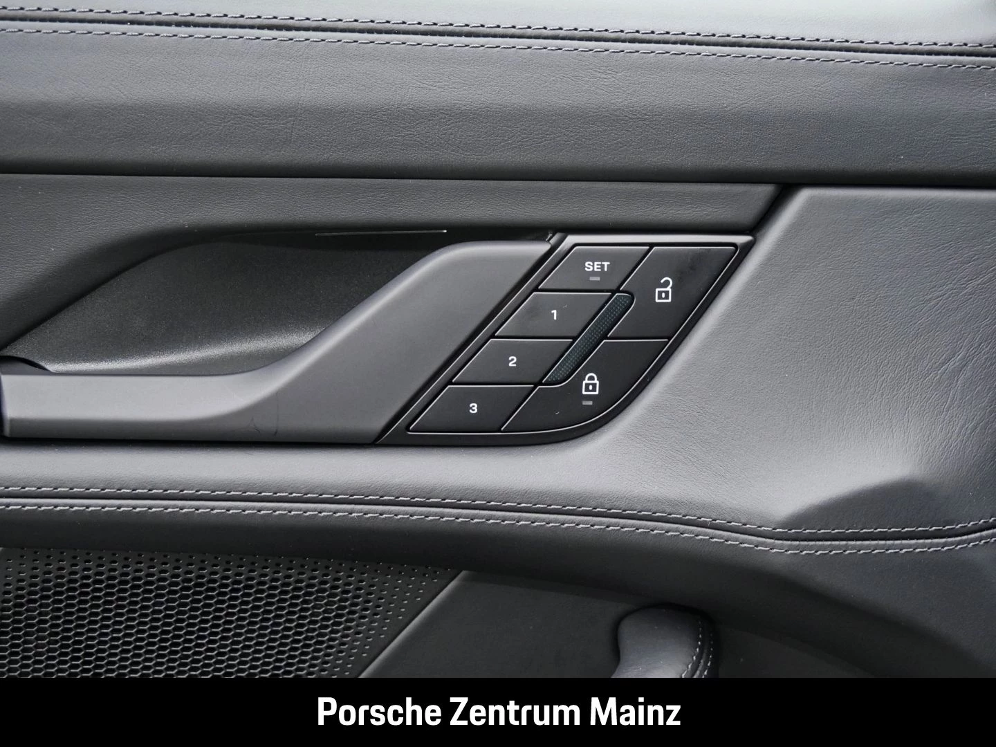 Porsche Taycan Sport Turismo Black Edition NW ZUM HAUSPR black edition