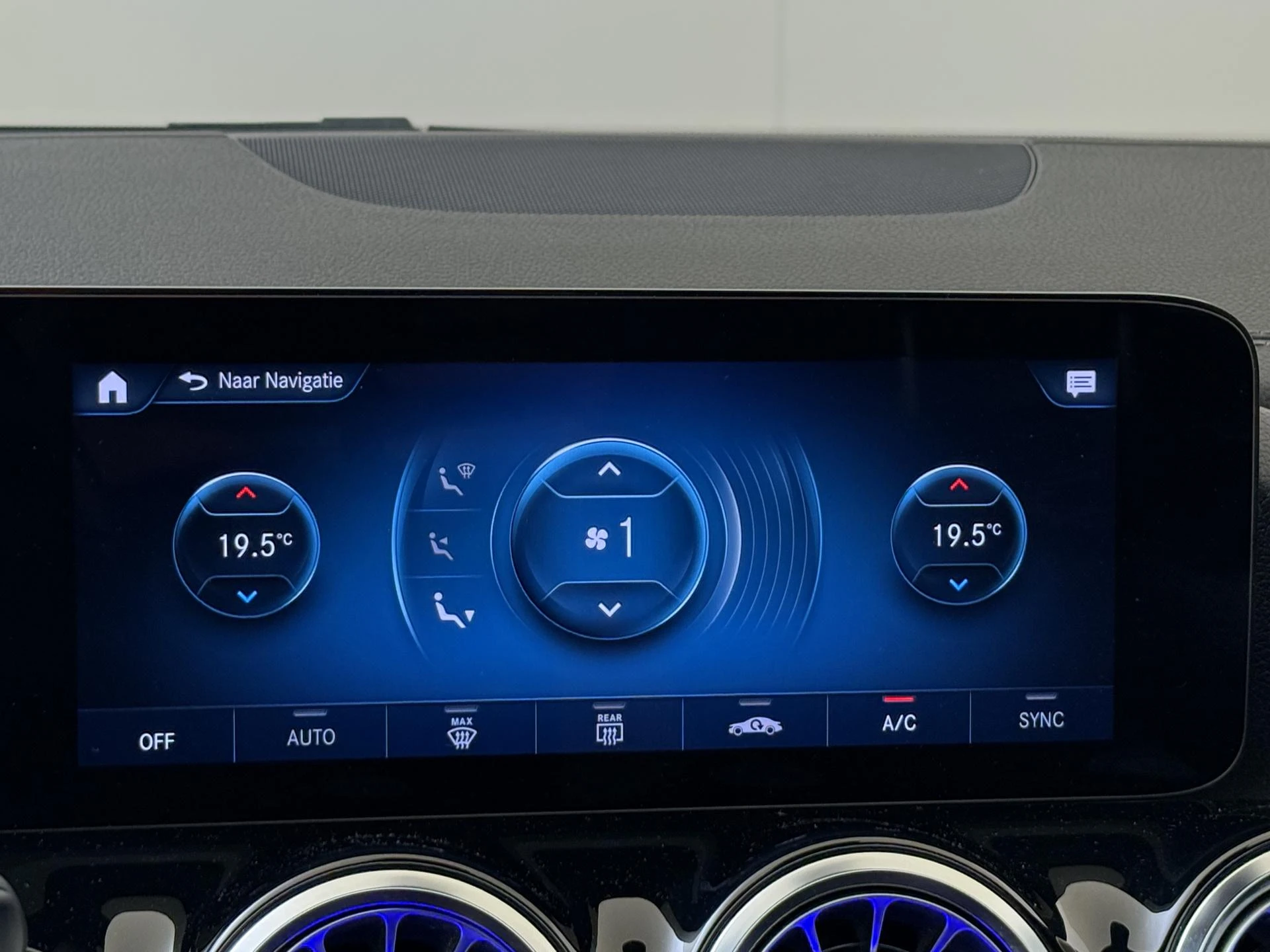 Mercedes-Benz-B-Klasse-image-18
