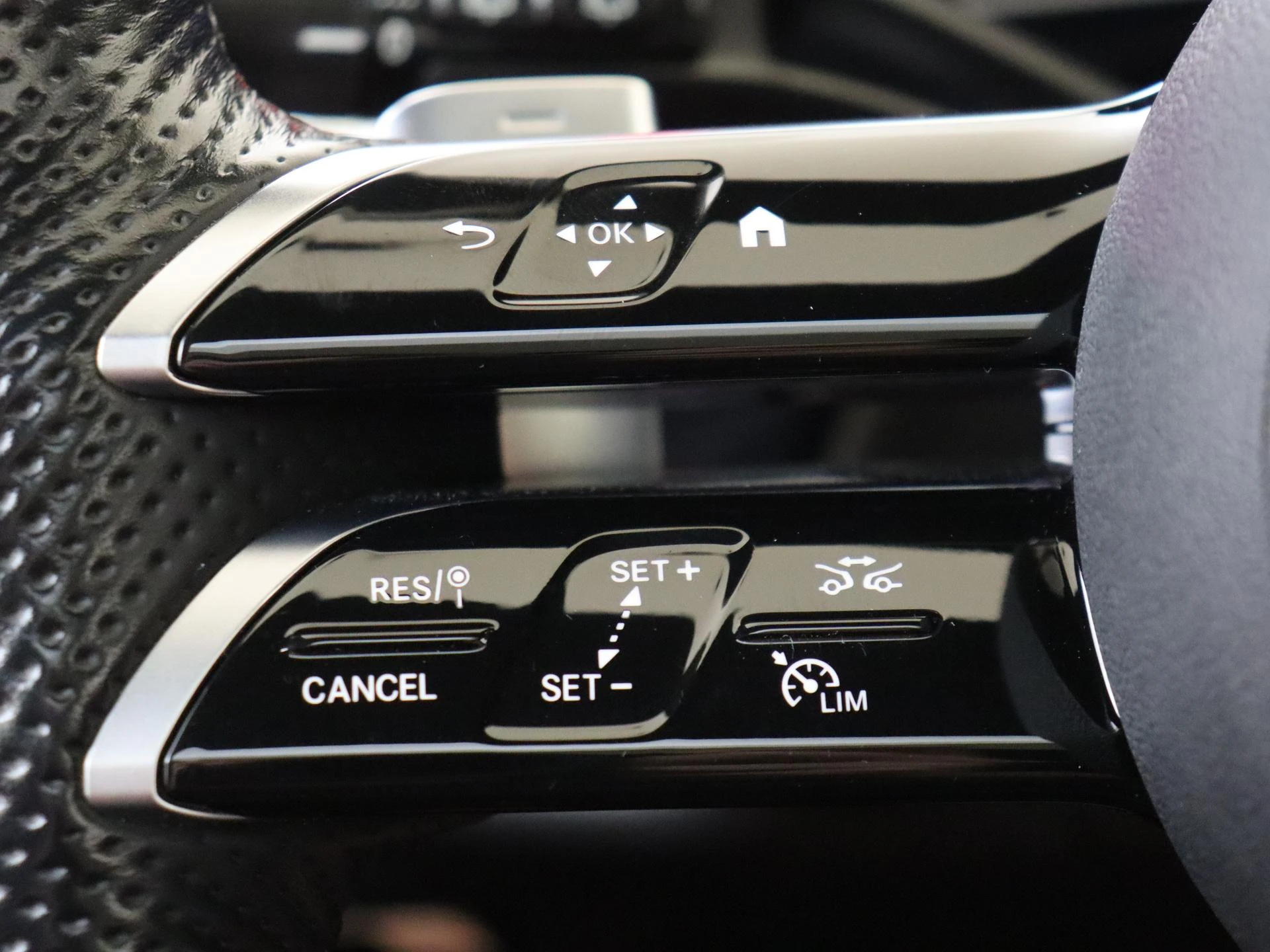 Mercedes-Benz-E-Klasse-image-11