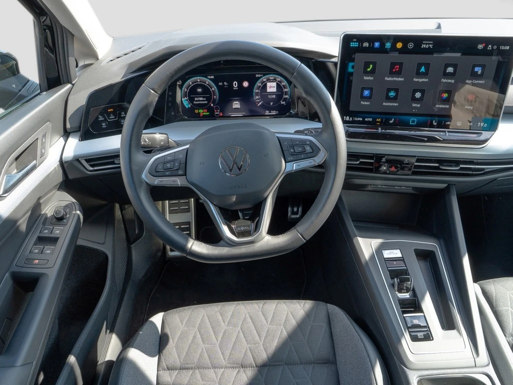 Volkswagen-Golf-image-13