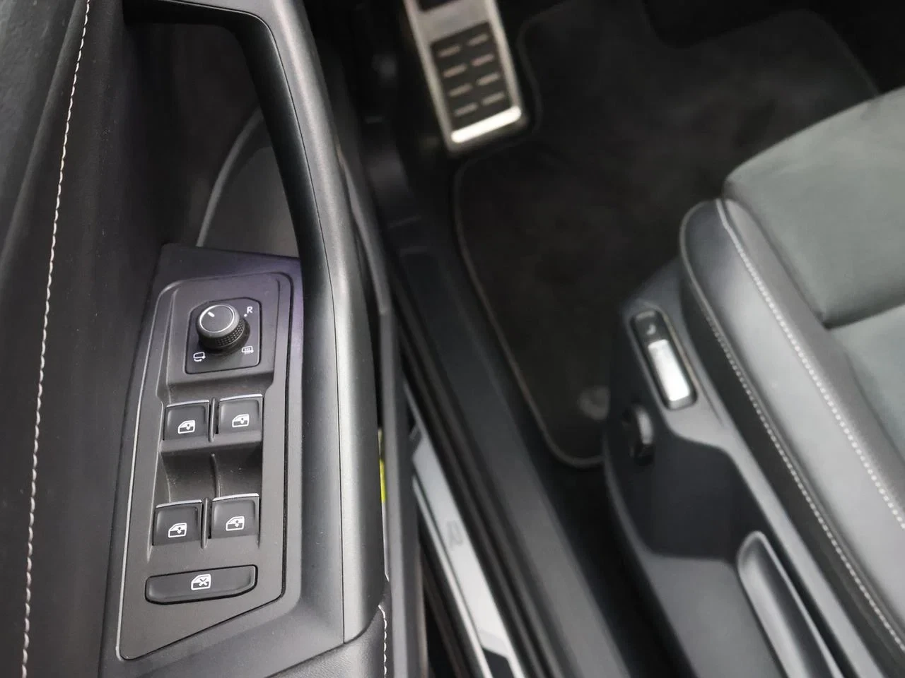 Volkswagen-T-Roc-image-21