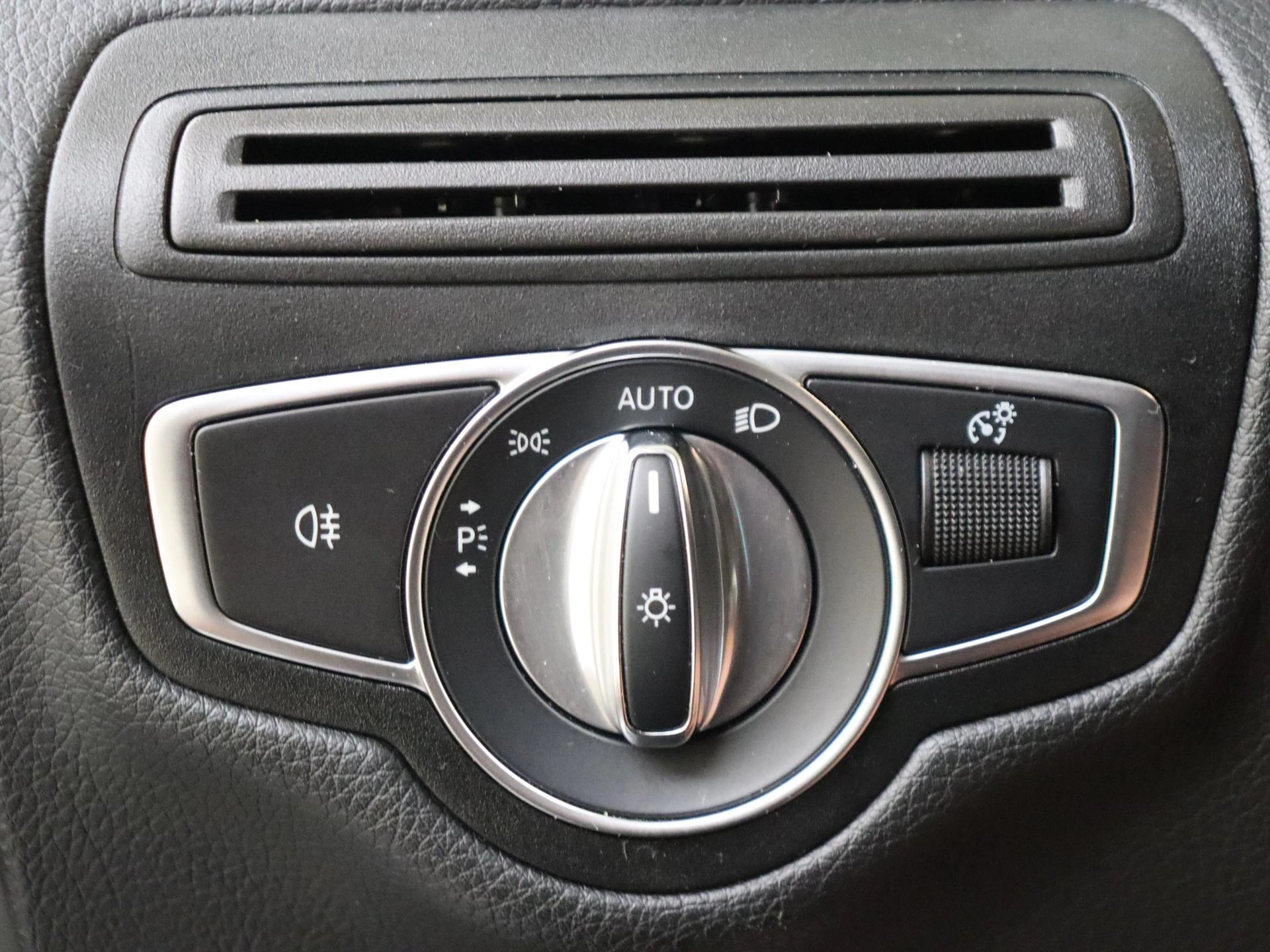 Mercedes-Benz-GLC-image-24