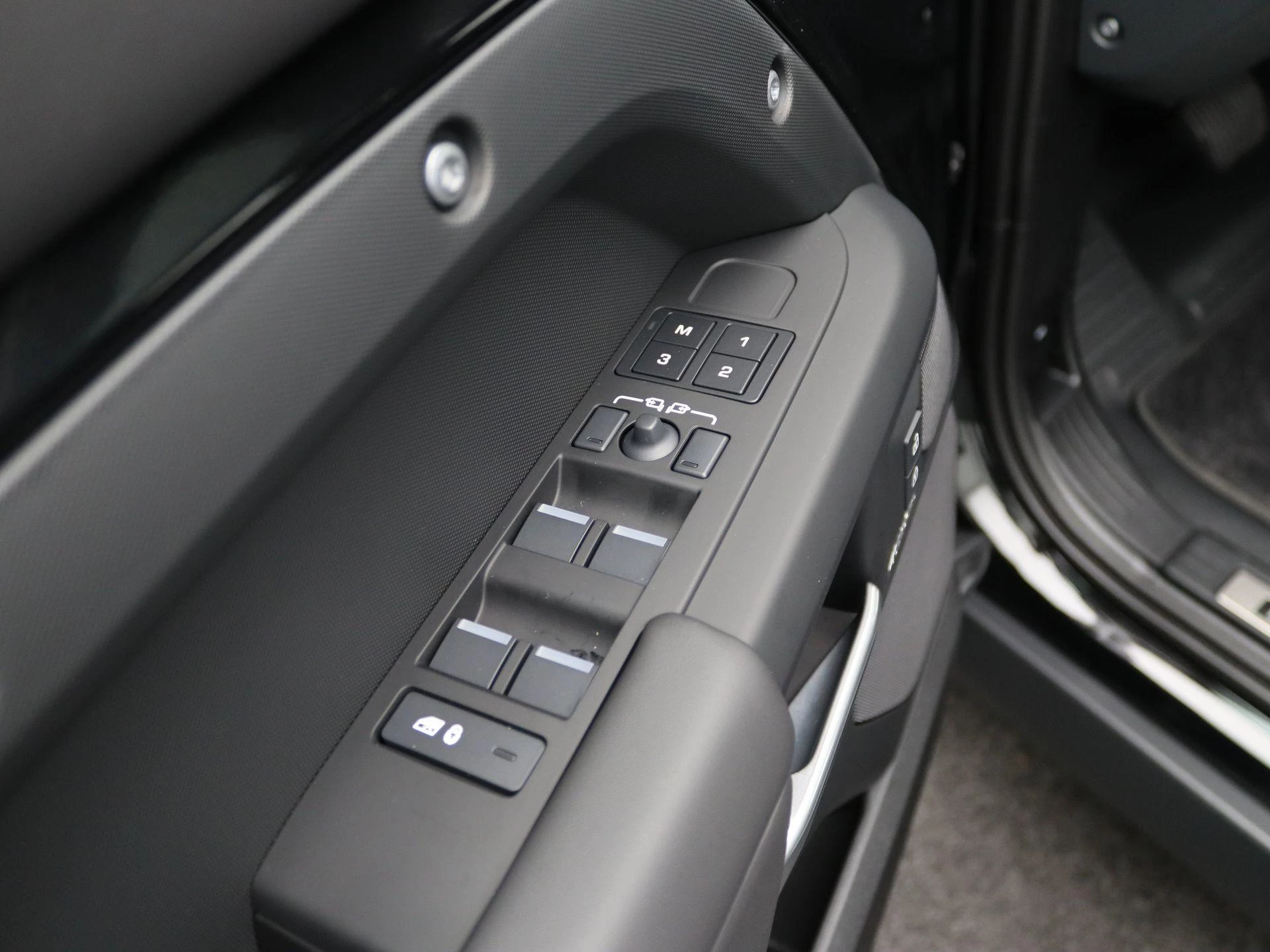 Land Rover-Defender-image-27