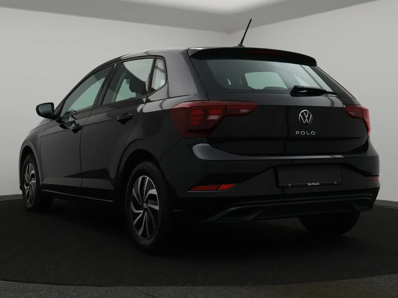 Volkswagen-Polo-image-2