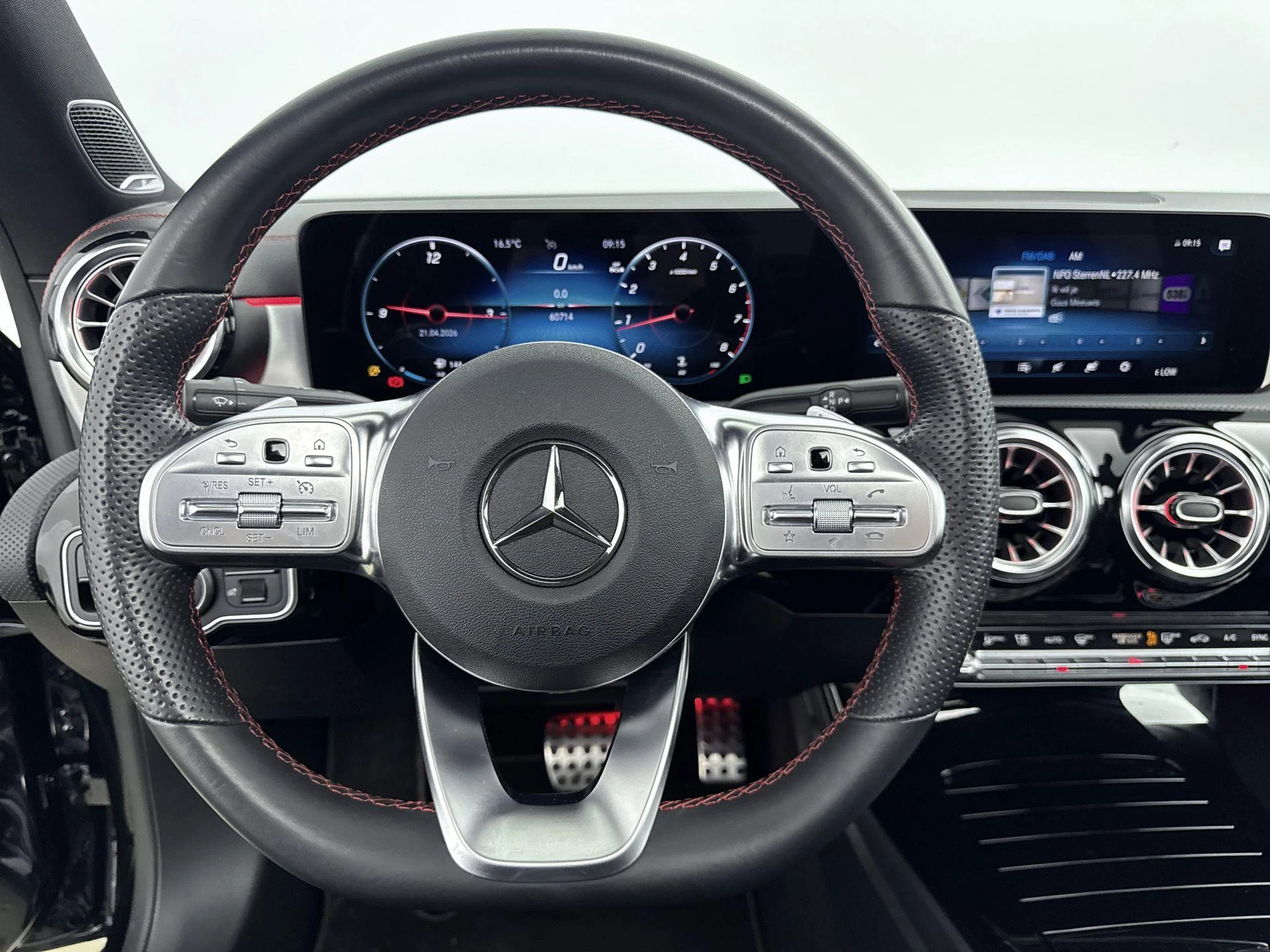 Mercedes-Benz-CLA-image-27