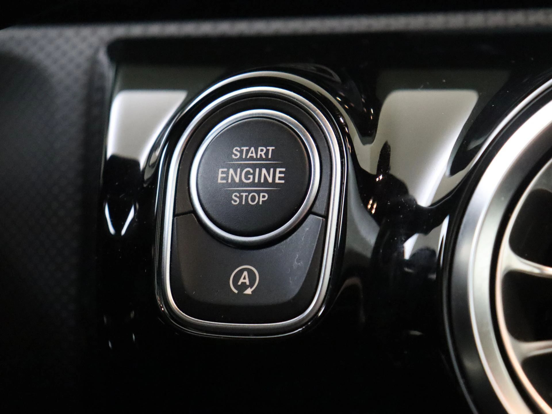 Mercedes-Benz-CLA-image-22