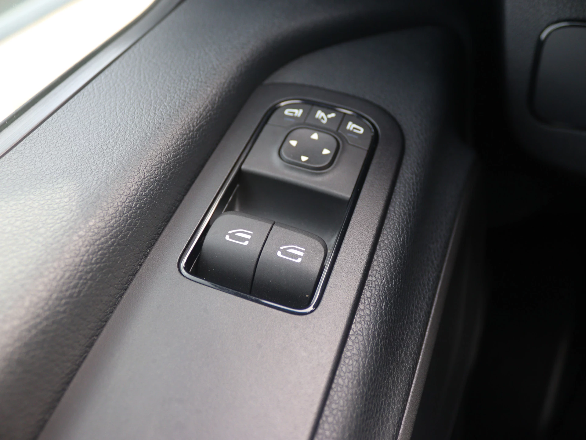 Mercedes-Benz-Sprinter-image-4