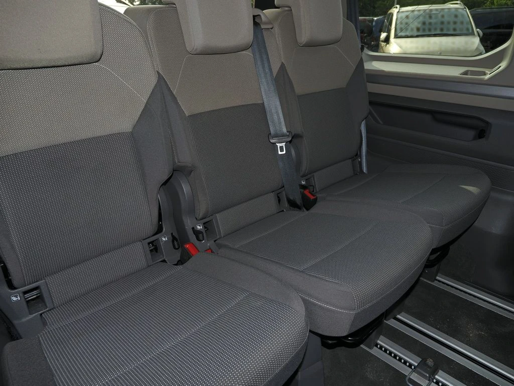 Volkswagen-Multivan-image-11
