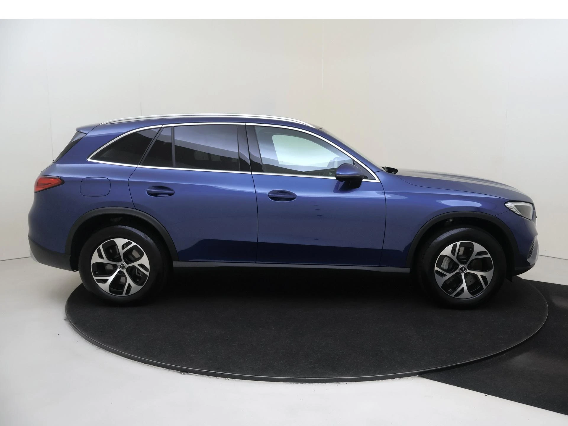 Mercedes-Benz-GLC-image-8
