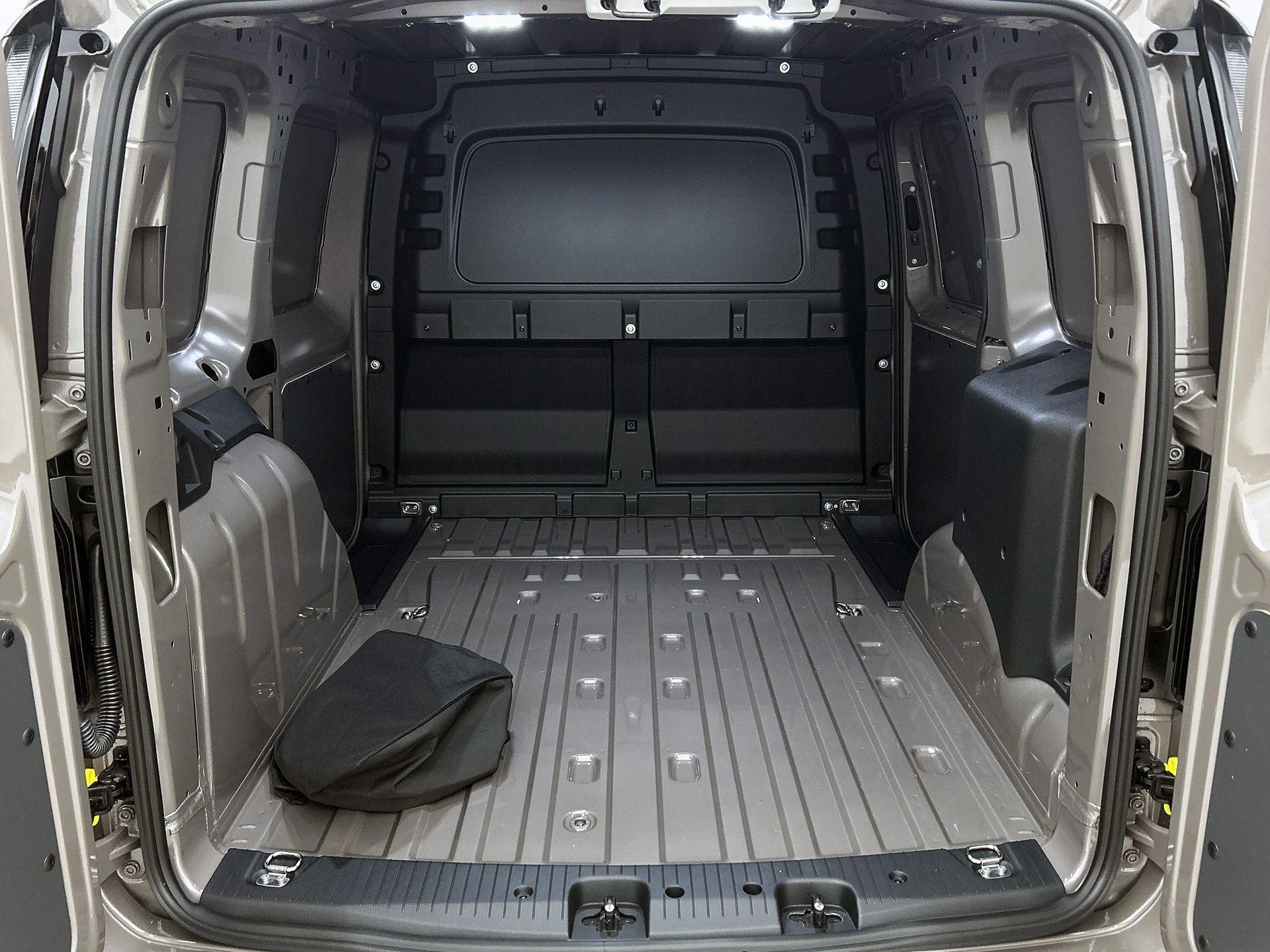 Volkswagen-Caddy-image-26